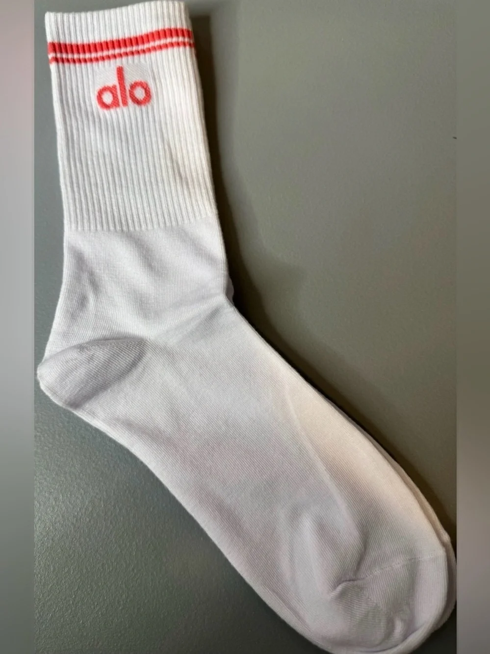 Alo Yoga Limited Edition Unisex Half-Crew Throwback Sock White/Candy Red NEW